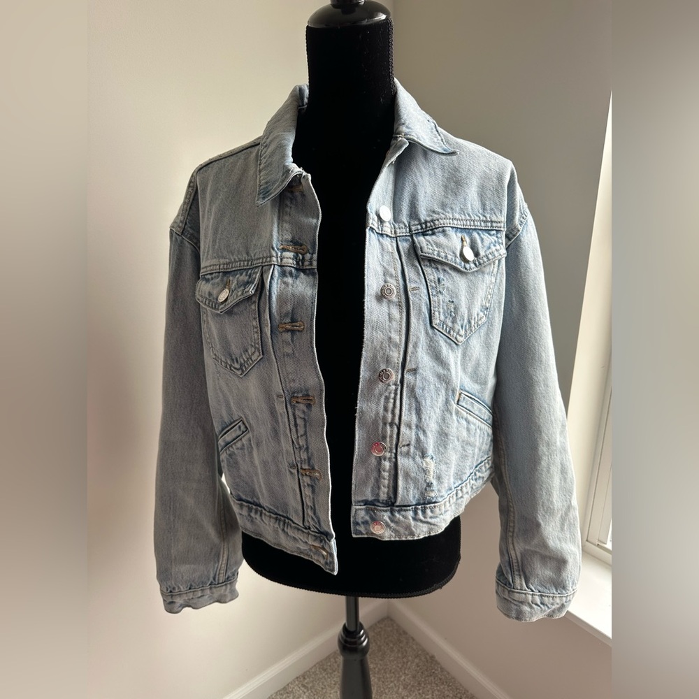 Women’s Old Navy Light‎ Wash Cropped Denim Jacket